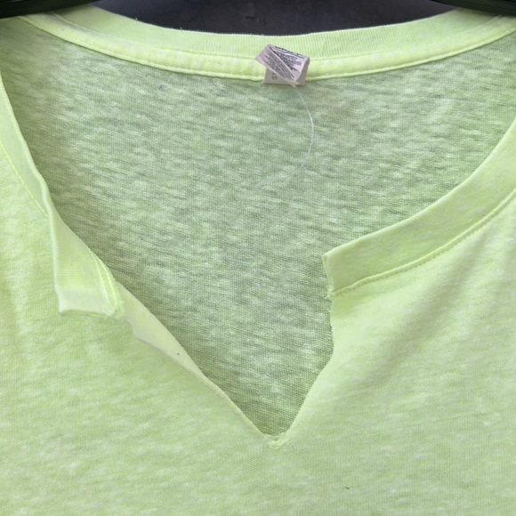 Under Amour Womens Neon Green Yellow Sleeveless Workout Top Size Small Raw Hem - Picture 4 of 14